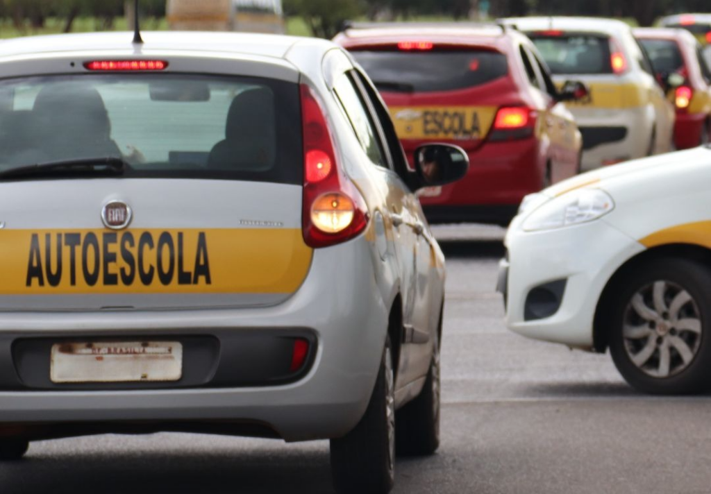 Detran-DF divulga regras para autorização de instrutor de trânsito