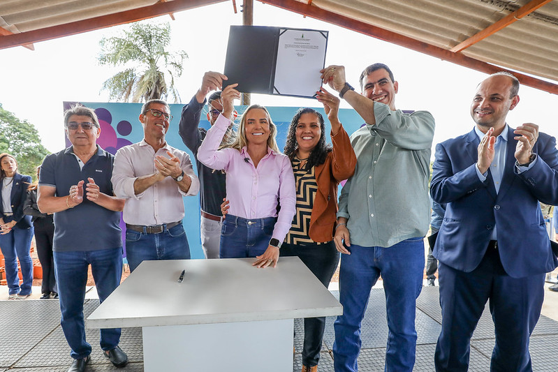 GDF entrega contratos e avança na regularização fundiária em Planaltina