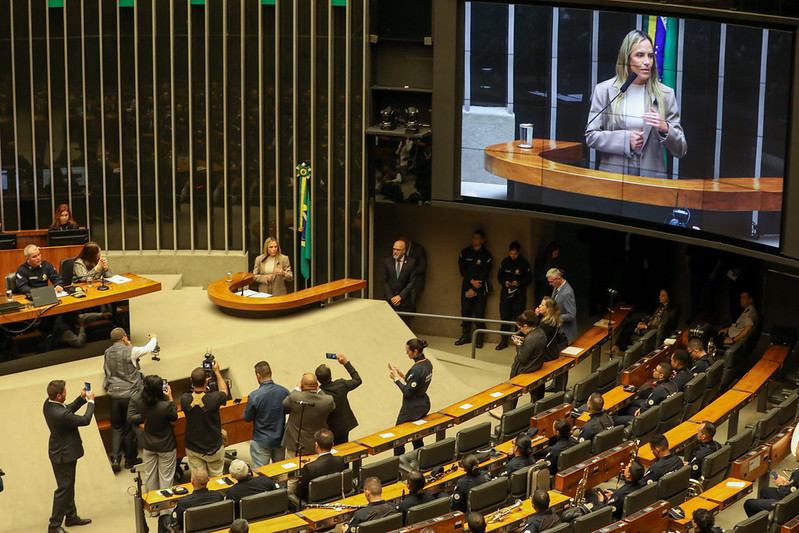 Celina Leão participa de sessão comemorativa dos 217 anos da PMDF
