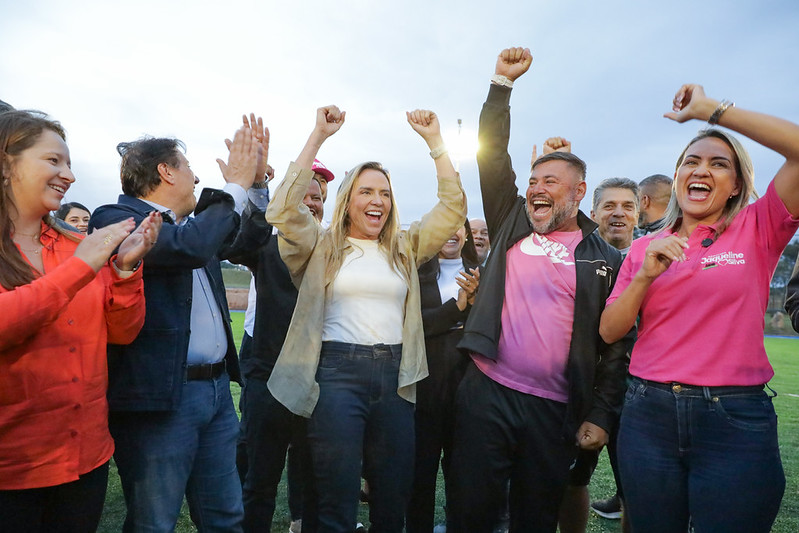 Celina Leão inaugura iluminação pública de campo sintético no Gama