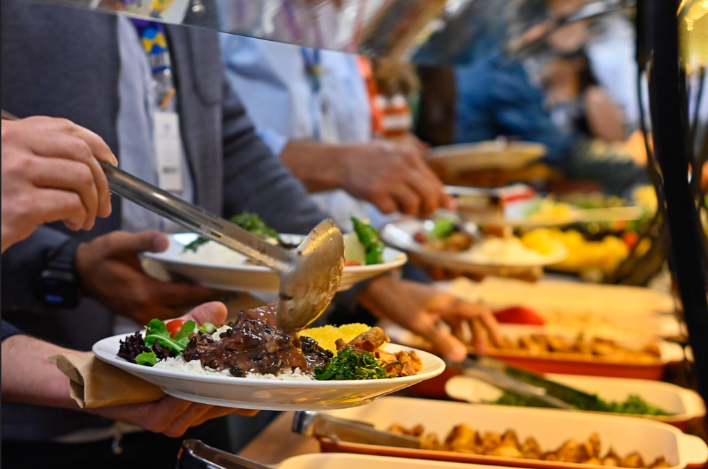Aberto ao público, restaurante do Sesc SIA oferece refeições com preço acessível