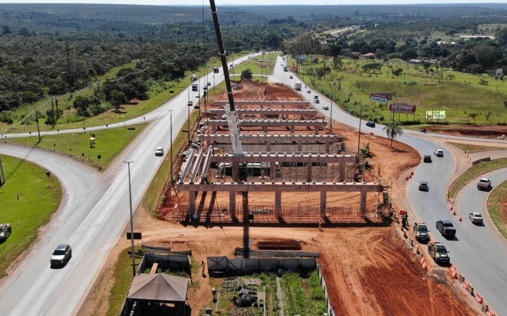 DER conclui instalação de vigas do viaduto de Planaltina