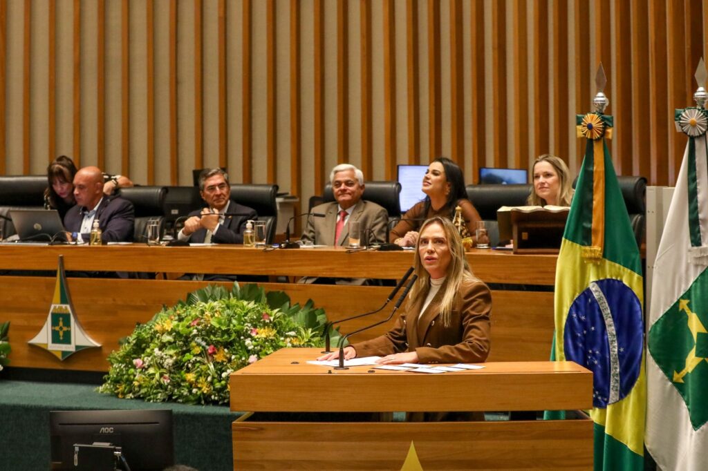Celina participa da posse de defensor público-geral do Distrito Federal