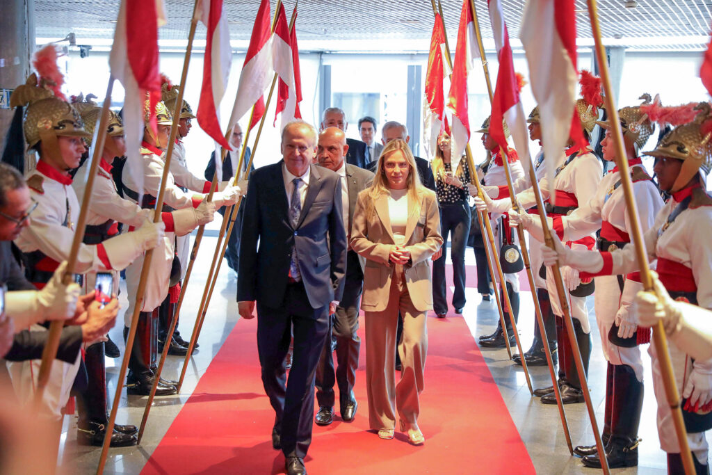 Celina participa de homenagem ao presidente do TJDFT na CLDF