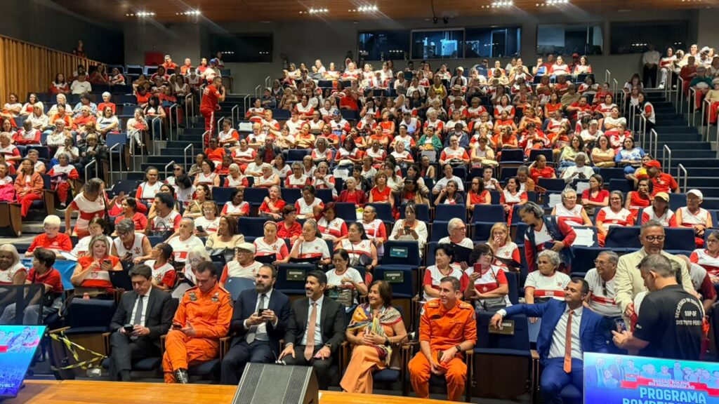 Roosevelt realiza sessão em homenagem ao programa Bombeiro Amigo