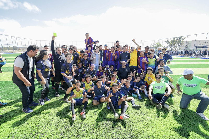 Governadora inaugura campo de grama sintética no Itapoã Parque