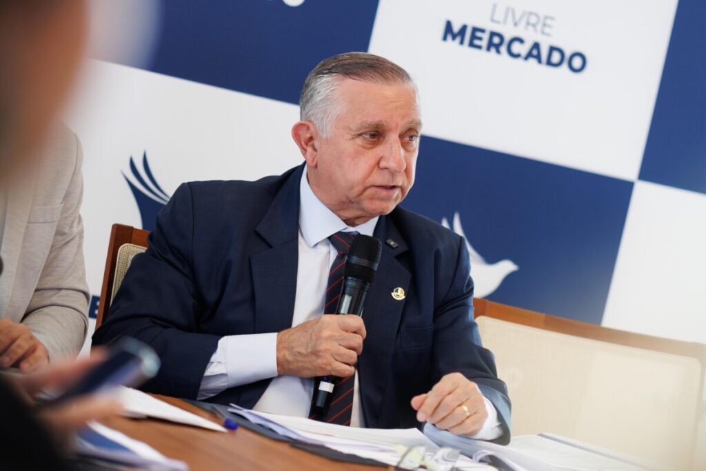 Izalci desiste de disputar o GDF e confirma candidatura a deputado federal