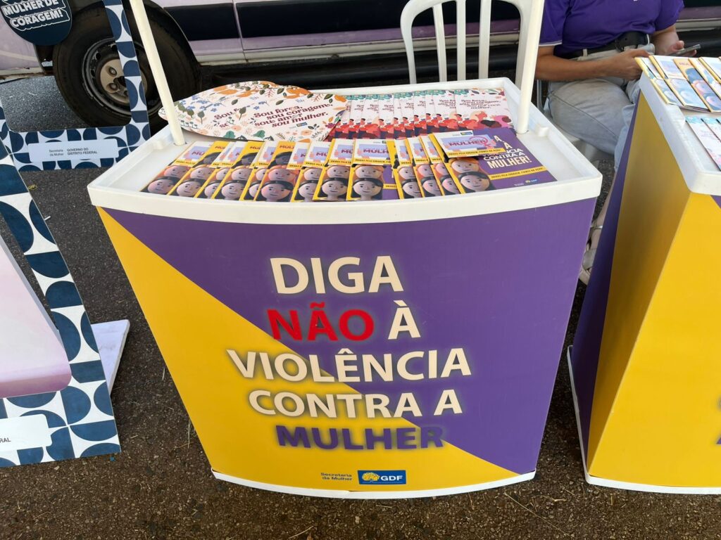Mulheres recebem orientação sobre direitos durante GDF na Sua Porta