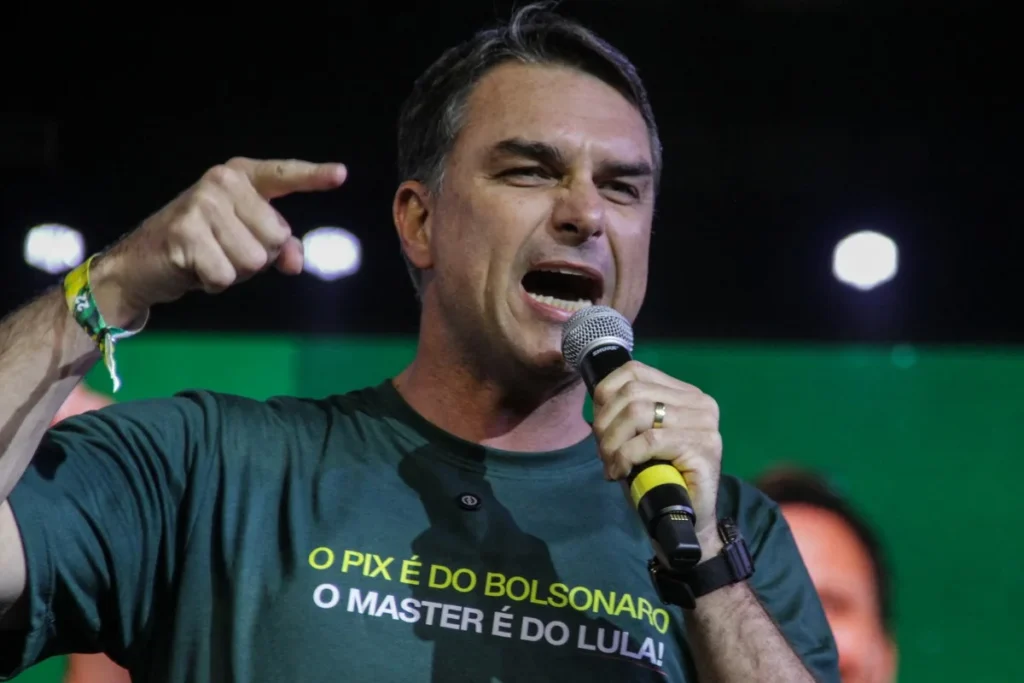 Pesquisa registra 47% para Flávio e 42% para Lula no segundo turno