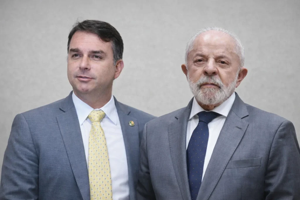 PoderData/Aya: Flávio Bolsonaro tem 47% e Lula 45% no segundo turno