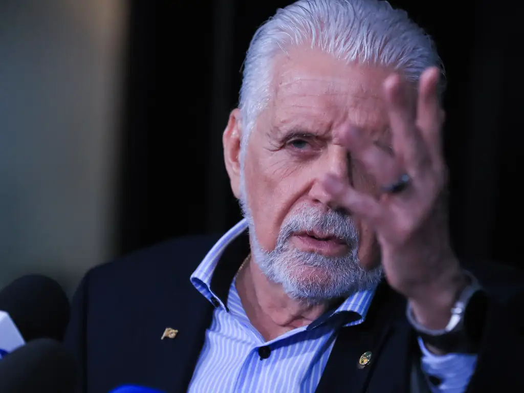 Jaques Wagner anuncia saída da liderança do governo Lula no Senado