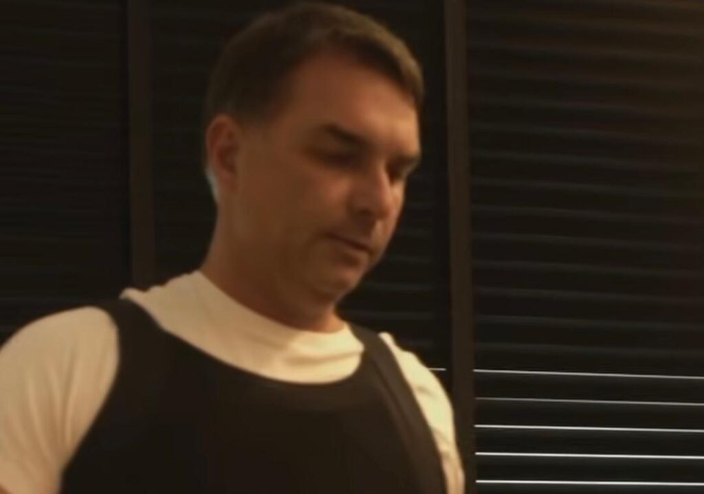 Segurança de Flávio Bolsonaro é reforçada após mais de 2 mil ameaças