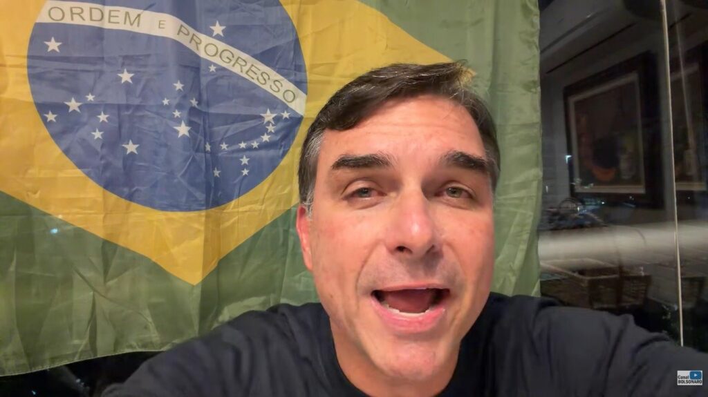 Flávio Bolsonaro diz que Lula quer manter a população na pobreza