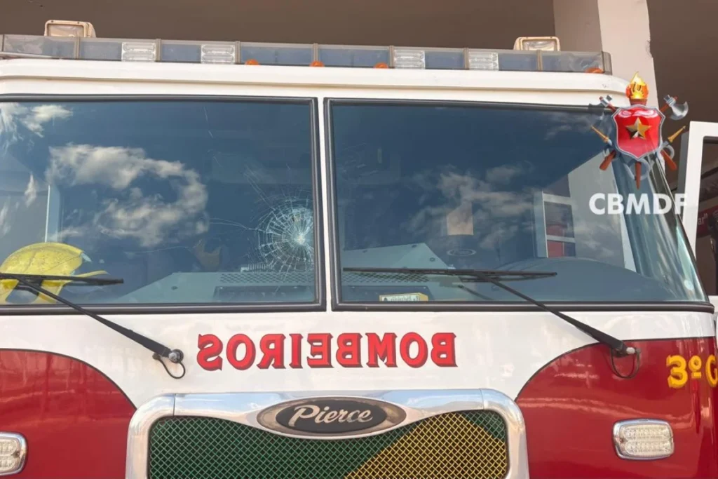 Bombeiros são atacados com pedras e paus durante ocorrência na Estrutural