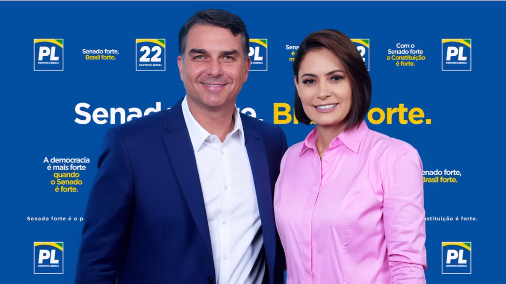 Flávio e Michelle Bolsonaro gravam vídeo juntos para a campanha