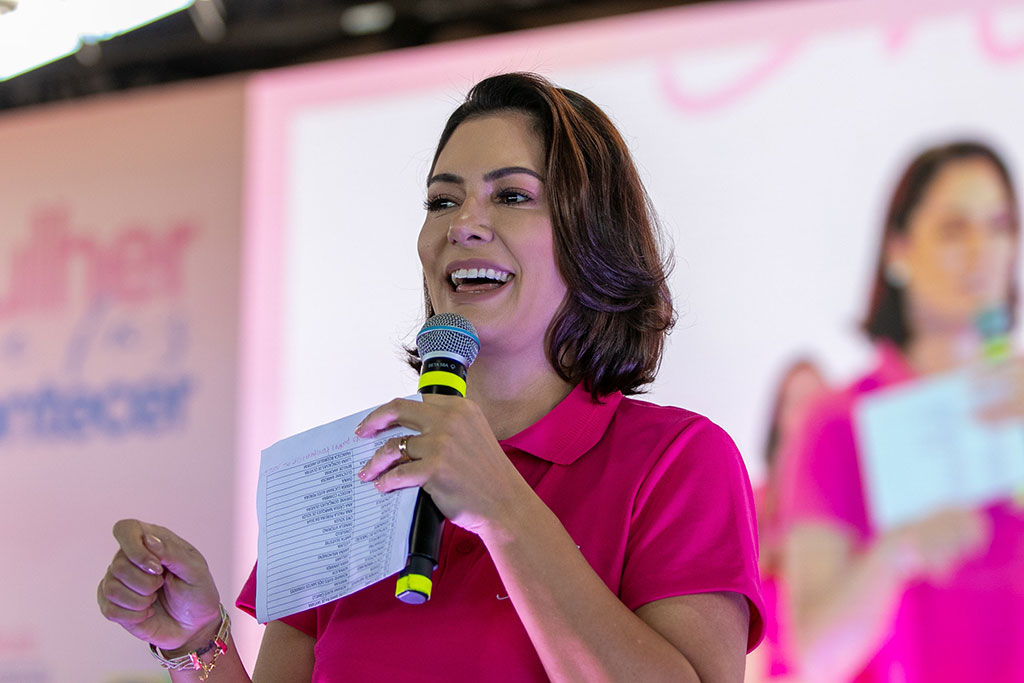 Michelle lidera disputa ao Senado com 25% das intenções de voto