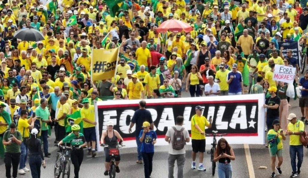 Manifestantes realizam ato contra Lula e Alexandre de Moraes em Brasília