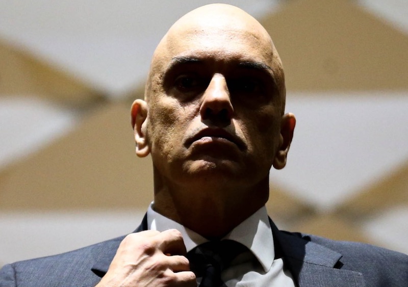 Moraes pede a Fachin apuração contra Mendonça no inquérito das fake news