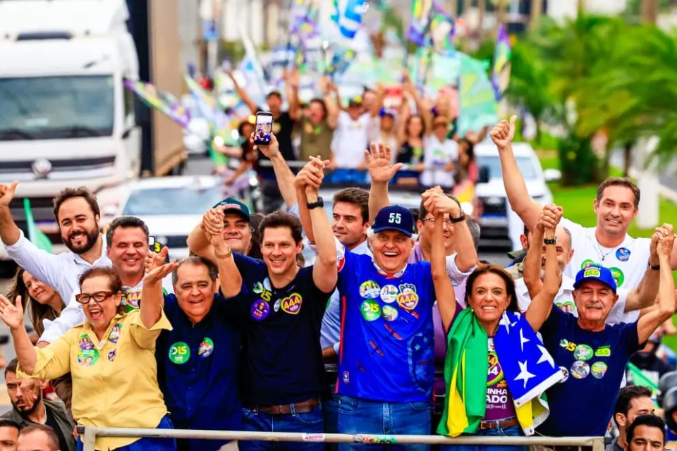 Caiado participa de carreata e reforça apoio à reeleição de Daniel Vilela