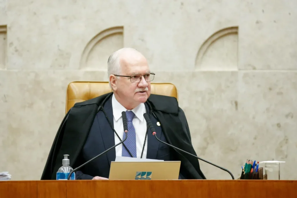 Fachin marca plenário pedido de investigação envolvendo Moraes