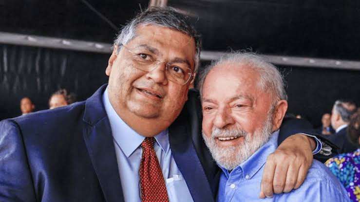 Flávio Dino manda PF fazer operação contra aliados de Bolsonaro